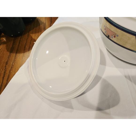 1.75 Quart Christopher Stuart Bowl With Lid Y0232 - Picture 5 of 7